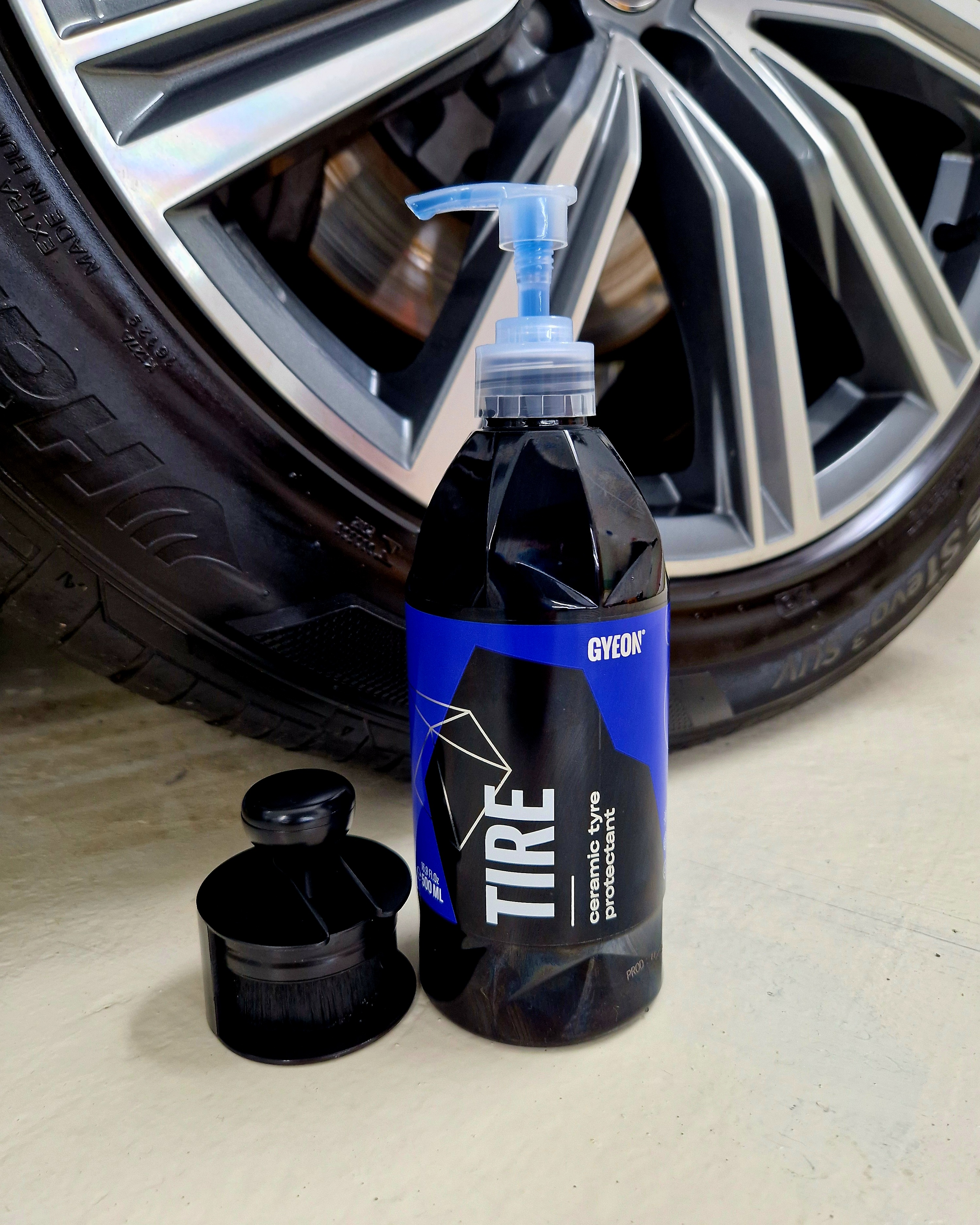 Keramická impregnace pneumatik Gyeon Q2 Tire (500 ml)